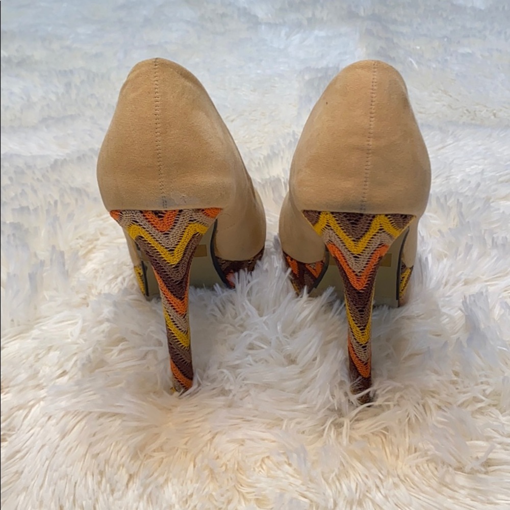 Tan heels - Picture 3 of 4